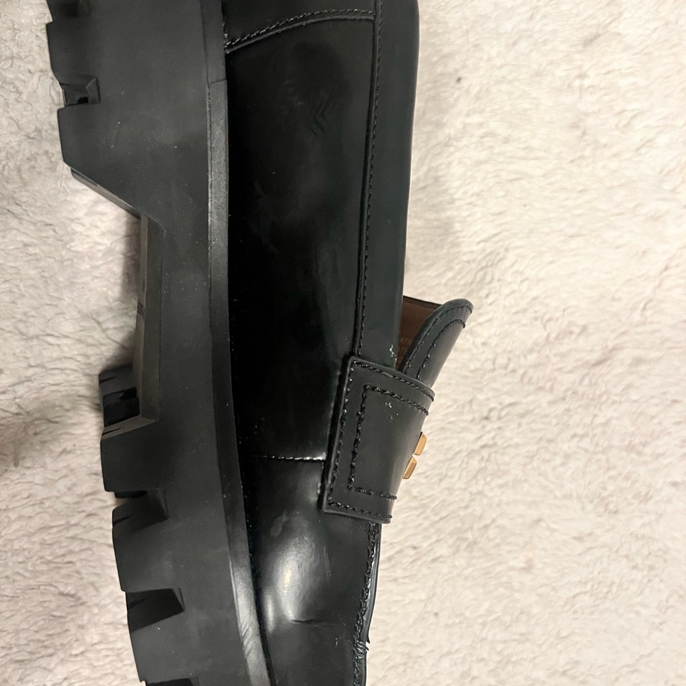 Tory Burch Black Leather Loafers with Gold Logo Hardware - Picture 2 of 4